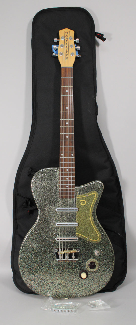 Danelectro-56-U3-Silver-Sparkle-1