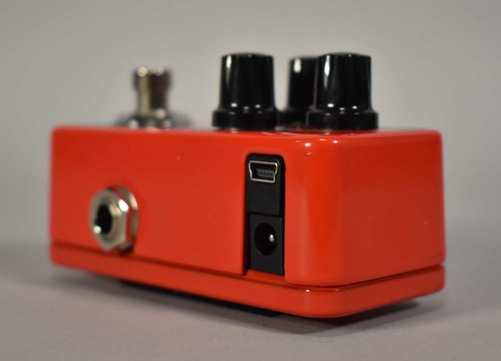 I'm having issues with the brand new TC Electronics Subnup Mini pedal i just got. There is a delay in the tracking with the sub octave and there is zero effect/sound on