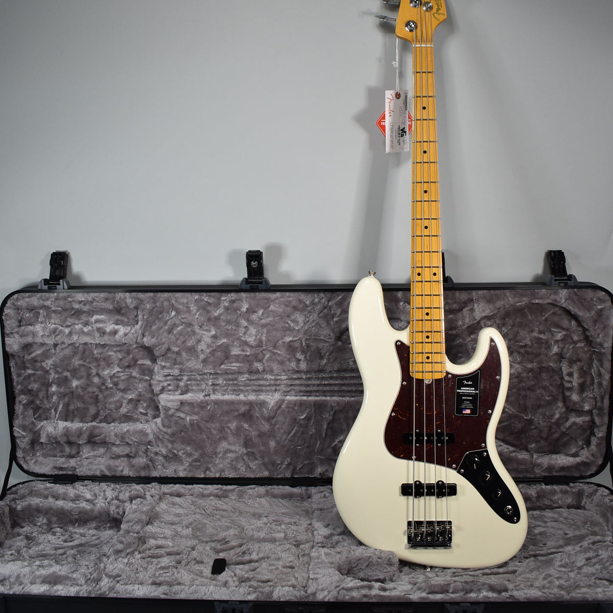 2022 Fender American Pro II Jazz Bass Olympic White Finish w/OHSC